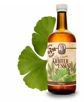 Eine braune Flasche mit einem Etikett, das "Kräuter Essenz" zeigt, neben einer Artischocke.