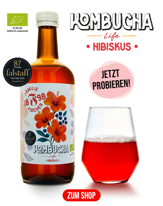 Flasche mit Hibiskus-Kombucha und Glas mit rotem Getränk, daneben Text "Jetzt probieren!" und "Zum Shop".